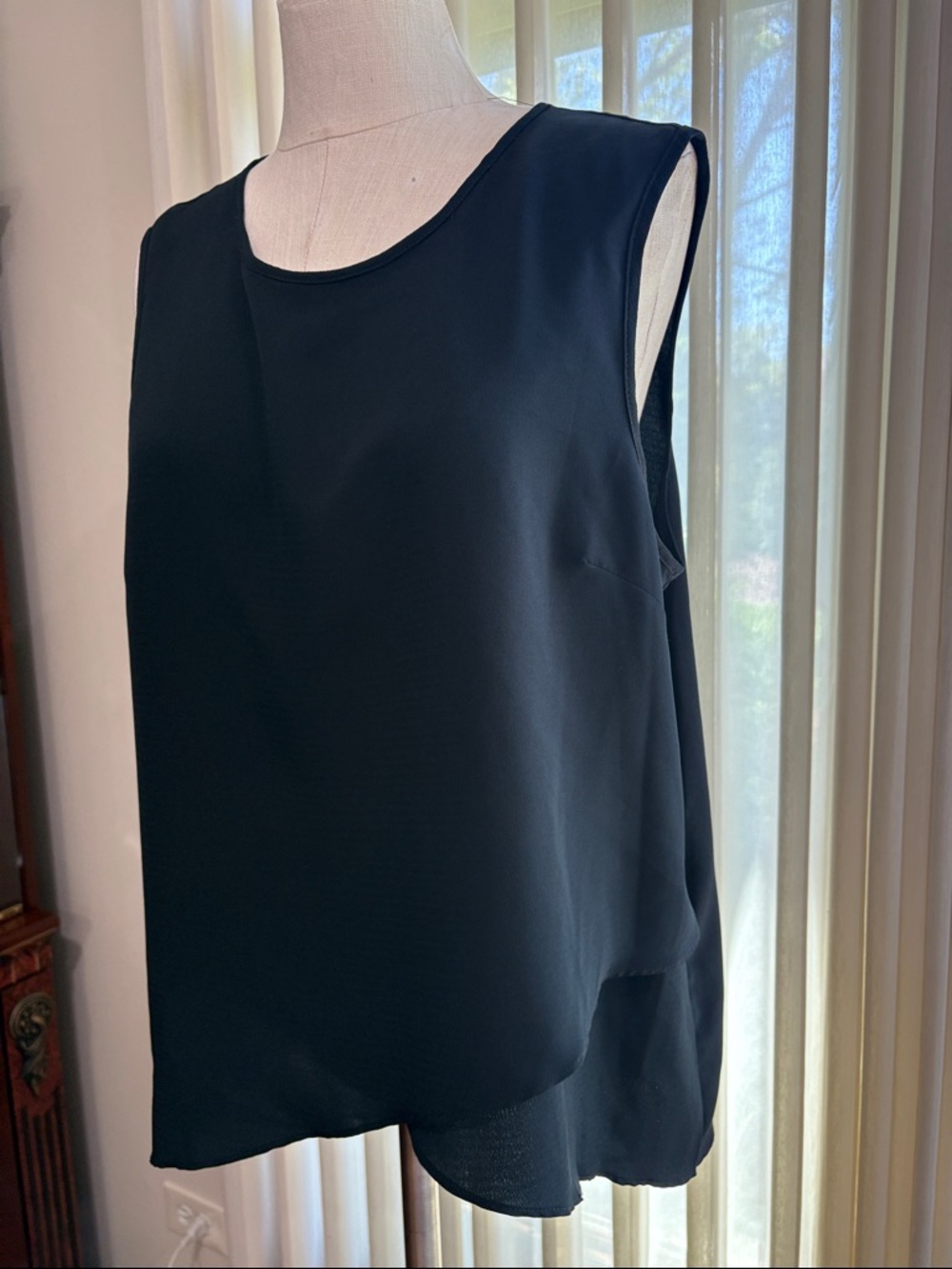 BCBGMAXAZRIA Black Sleeveless Layered Shell Top blouse HIGH LOW hook back L